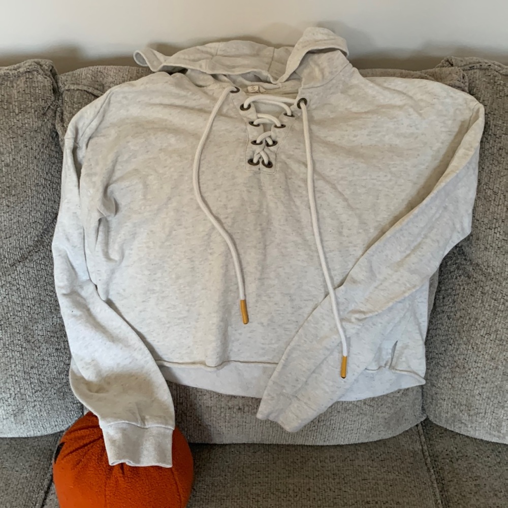 Hem and Thread crop sweatshirt.